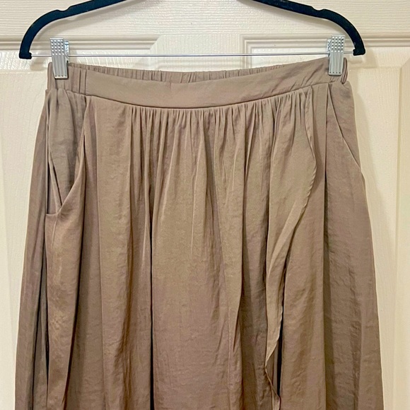 Lisa rinna Charmeuse crinkle maxi boho Skirt Size Small - Picture 3 of 6